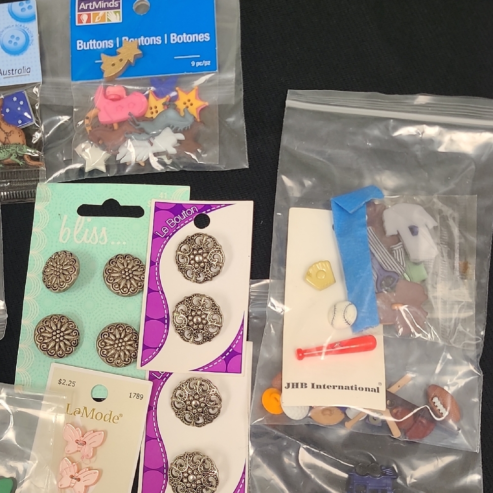 Assorted Craft Button Lot - Picture 5 of 16